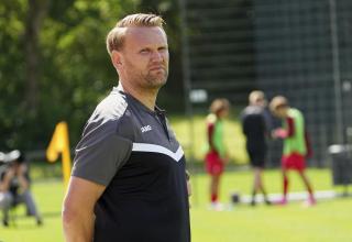 RWE U19 Trainer Simon Hohenberg. 