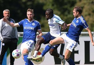 Kelsey Meisel (Bildmitte) in einem internen Trainingsspiel auf Schalke.