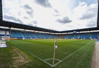 Im Stadion des 1. FC Magdeburg holte Schalke am vergangenen Wochenende ein 2:2. Für Aufsehen sorgte ein Polizeieinsatz bei der Anreise der Gästefans.
