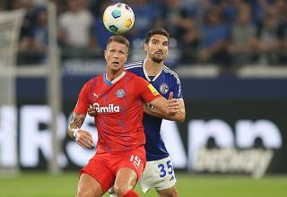 Hólmbert Fridjónsson, hier noch für Kiel gegen Schalke.