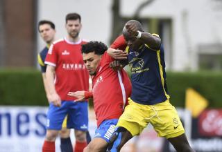 Moses Lamidi ist nur schwer vom Ball zu trennen.