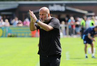 Starker Auftritt! Applaus von Trainer Björn Mehnert Richtung der Bocholter Mannschaft.