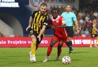 Marc Brasnic mit Aachen im Spiel gegen RWO in der Vorsaison.