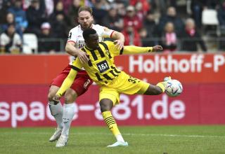 Moses Otuali für die U23 des BVB im Spiel gegen RWE.