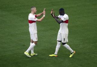 Waldemar Anton (l.) und Serhou Guirassy wechselten aus Stuttgart zum BVB.