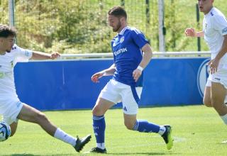 Timothè Rupil vom FC Schalke 04 II war für seine Nationalmannschaft unterwegs.