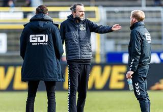 Dario Fossi (Bildmitte) ist zurück beim VfB Oldenburg.