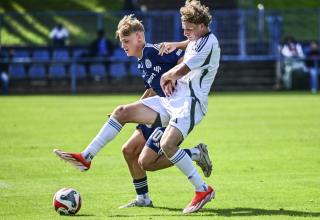 Der MSV Duisburg (blaue Trikots) verlor bei der U19 gegen den FC Schalke. 