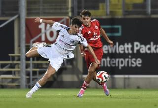 Zweikampf im U19-Spiel zwischen Schalke und Fortuna Düsseldorf.