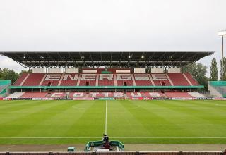 Immerhin: Der Rasen im Cottbuser Stadion der Freundschaft ist in einem guten Zustand.