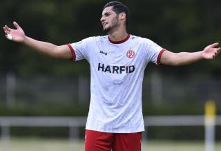 Hamdi Dahmani, einst auch Profi bei RWE, sah als Co-Trainer von Fortuna Köln die Rote Karte.