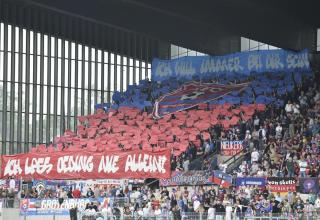 Fans des KFC Uerdingen mit einer Choreographie.