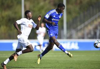 Geralds Asamoahs Sohn Jaden William Asamoah (links) spielte mit dem TSV Meerbusch gegen den FC Schalke. 