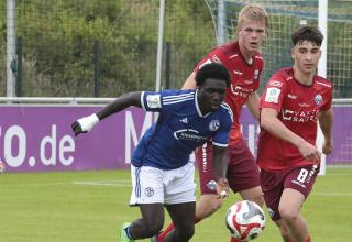 Zaid Amoussou-Tchibara (links) trifft derzeit zuverlässig für die U19 des FC Schalke. 