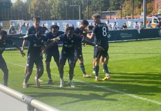 Die U19 des VfL Bochum bejubelt das 3:3 in der Nachspielzeit. 