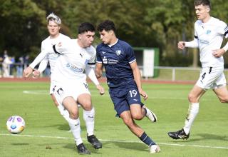 Agon Elezi (blaue Trikot) traf doppelt für die U21 des VfL Bochum. 