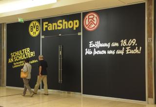 Am 18. September 2014 wurde der gemeinsame Fanshop vom BVB mit RWE eröffnet. Nun steigt RWE aus. 