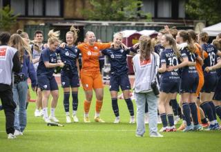 Die Frauen des VfL Bochum jubeln - hier über den Relegationssieg gegen Mainz 05.