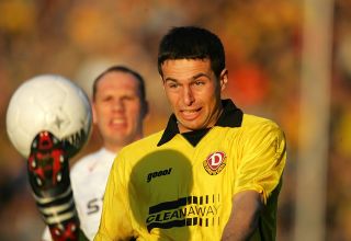 In der Saison 2004/05 gab es das Duell Dresden - RWE in der 2. Bundesliga. 