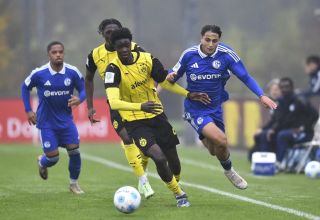 Umkämpftes U19-Derby zwischen Borussia Dortmund und Schalke 04.