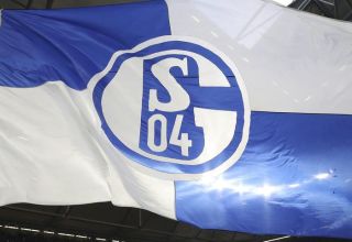 Schalke 04 bezieht klar Stellung gegen Rassismus und macht X Vorwürfe.