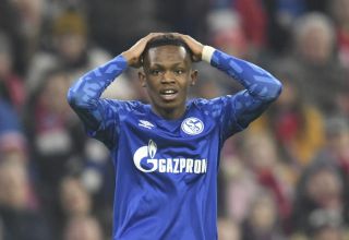 Rabbi Matondo im Trikot des FC Schalke 04.