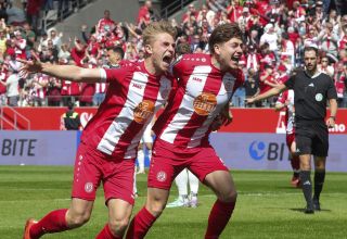 Hier jubelte Cedric Harenbrock (links) noch für Rot-Weiss Essen.