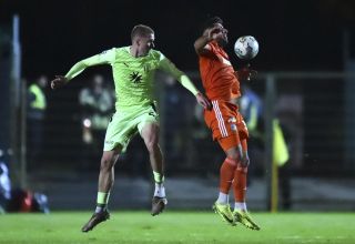 Der 1. FC Bocholt (grüne Trikots) und der MSV Duisburg lieferten sich einen heißen Fight. 