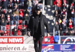 Claus-Dieter Wollitz, Trainer des FC Energie Cottbus.