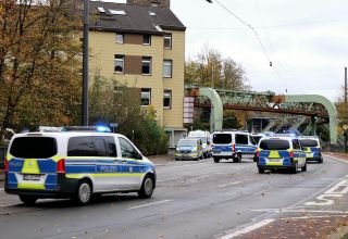 Mehrere Einsatzwagen mussten vorrücken.