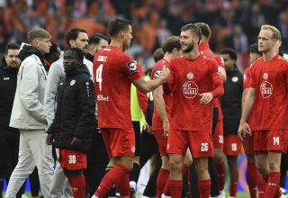 Nach 4:0 gegen Cottbus: Große Erleichterung im rot-weissen Tross.