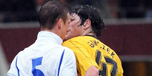 Florian Thorwart, hier mit Daniel Ginczek (BVB II), muss mit einem neuen Klub anbändeln. Derzeit trainiert er in Reutlingen (RS-Foto: Griepenkerl).