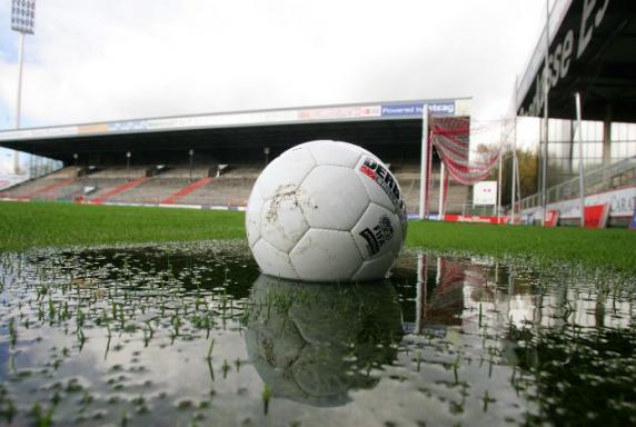 Rot-Weiss Essen, Pfütze, Georg-Melches-Stadion, Ausfall, Spielabsage, Rot-Weiss Essen, Pfütze, Georg-Melches-Stadion, Ausfall, Spielabsage