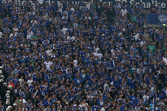 S04: Ultras sammeln 26.910,12 Euro für „Eurofighter“-Choreo