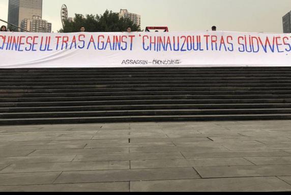 China U20: Echte chinesische Ultras kritisieren Satire-Ultras