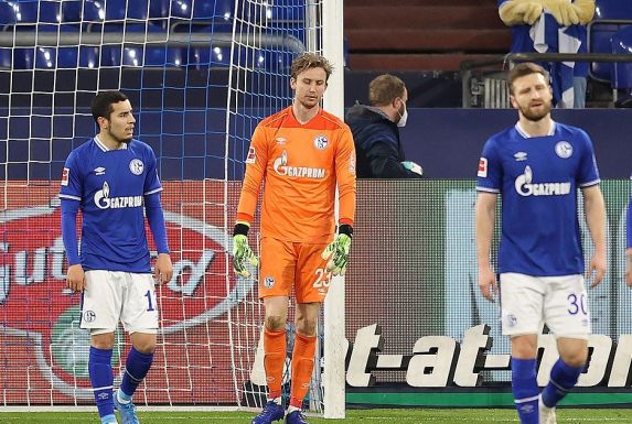 Ein Bild, das schon alle in dieser Saison kennen: Enttäuschte Schalke-Profis.