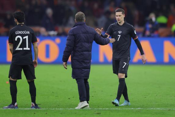 Sucht Julian Draxler (rechts) nochmal die sportliche Herausforderung, um sich Hansi Flick zu empfehlen?