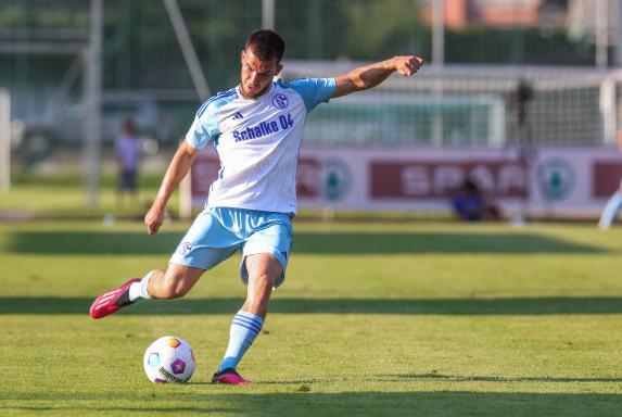 Einer seiner vorerst letzten Auftritte im Trikot des FC Schalke 04: Mehmet Aydin wird ausgeliehen.