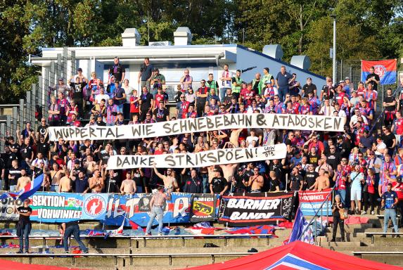 Wuppertaler SV: So huldigten die WSV-Ultras Wuppertaler Kultband zum Abschied auf Schalke