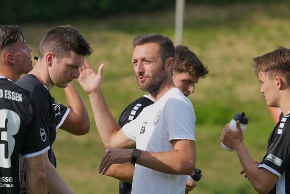 Zufrieden mit dem Auftakt-Remis in der Oberliga Niederrhein des ETB Schwarz-Weiß Essen: Trainer Damian Apfeld.