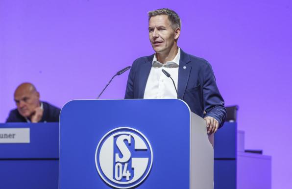 Schalke: Neuer CEO gefunden - Zukunft von Sportvorstand Knäbel offen