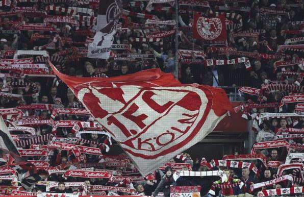 Der Pyro-Einsatz seiner Fans wird für den 1. FC Köln teuer.