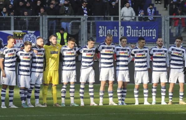 Die MSV-Mannschaft vor dem Spiel gegen Lübeck.