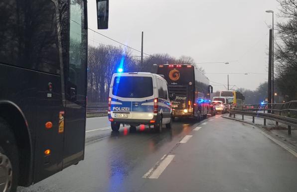 Schalke: Polizeieskorte bis zur A2 - warum die Eupen-Fans auf Schalke ausgepfiffen wurden