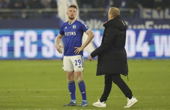 Trainer Karel Geraerts (re.) setzt beim FC Schalke 04 auf Tobias Mohr