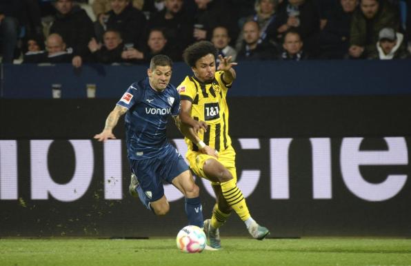 In der Vorsaison stellte der VfL Bochum um Christian Gamboa (links) dem BVB ein Bein im Meisterrennen. 