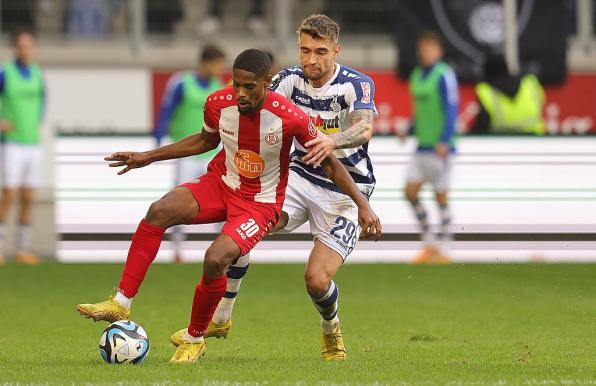 Isaiah Young (vorne / RWE) und Niclas Stierlin (MSV Duisburg) sind zwei Spieler, dessen Verträge am Ende der Saison auslaufen.