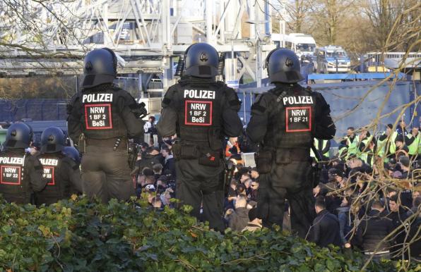 Viel zu tun gab es für die Beamten der Polizei Gelsenkirchen rund um das St.Pauli-Spiel nicht.