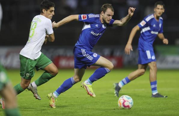 Schalke-Profi Thomas Ouwejan beim letzten Testspiel gegen den FC Gütersloh im Herbst 2022.