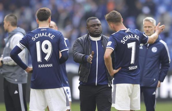 Kenan Karaman, Gerald Asamoah und Paul Seguin (v.l.) nach Schalkes 3:3 gegen den SC Paderborn.